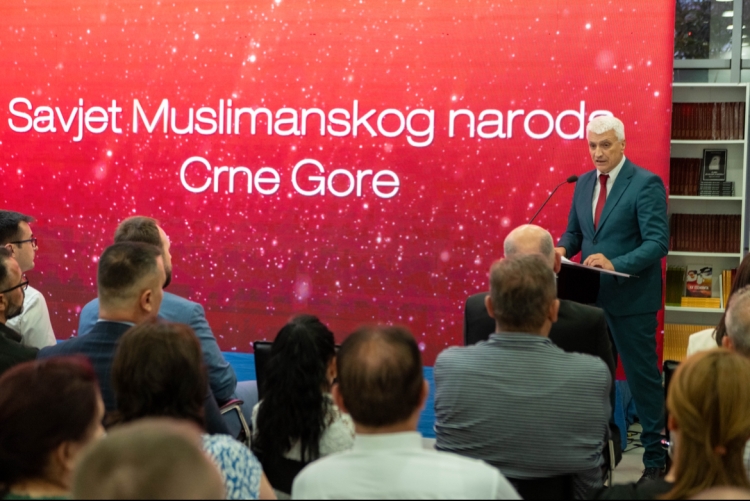 Foto razglednica sa svečanosti povodom Dana Muslimana Crne Gore